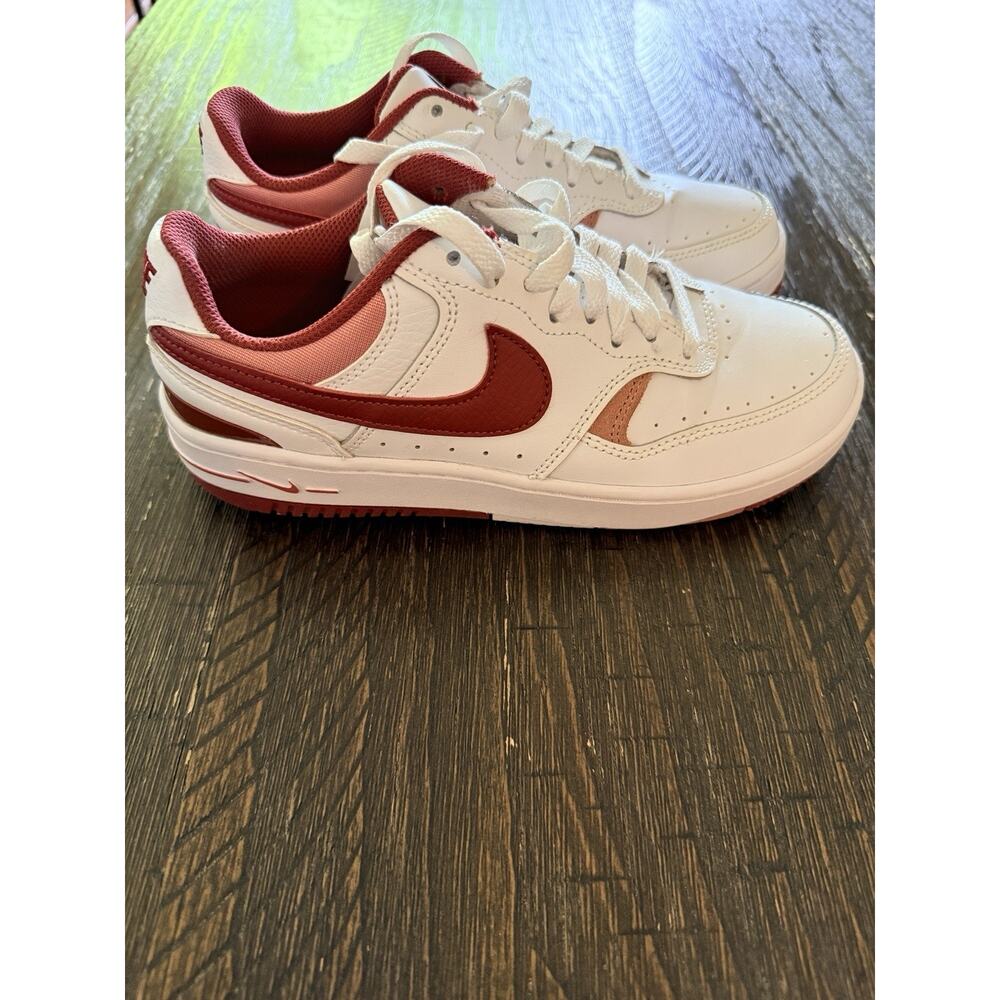 Women’s Size 7 Nike Gamma Force Desert Berry Sneaker gym shoe Low Top